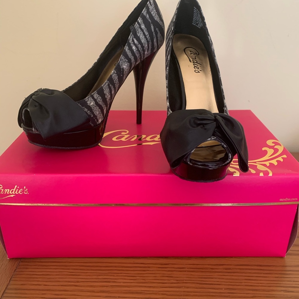 CANDIE’S Call Me zebra bow platform heels 6.5-NIB!
